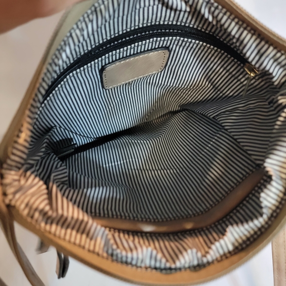 Elegant Beige Crossbody Bag - Picture 5 of 5